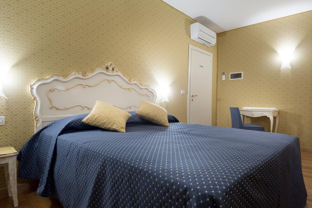 Residenza Nobile - Locazione Turistica Hotel Venesia Ruang foto
