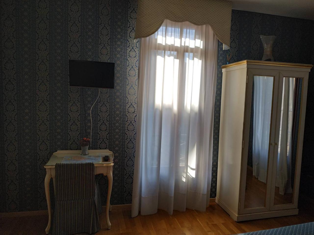 Residenza Nobile - Locazione Turistica Hotel Venesia Bagian luar foto
