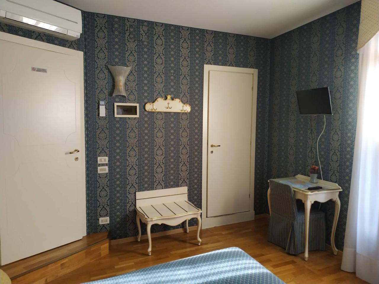 Residenza Nobile - Locazione Turistica Hotel Venesia Bagian luar foto