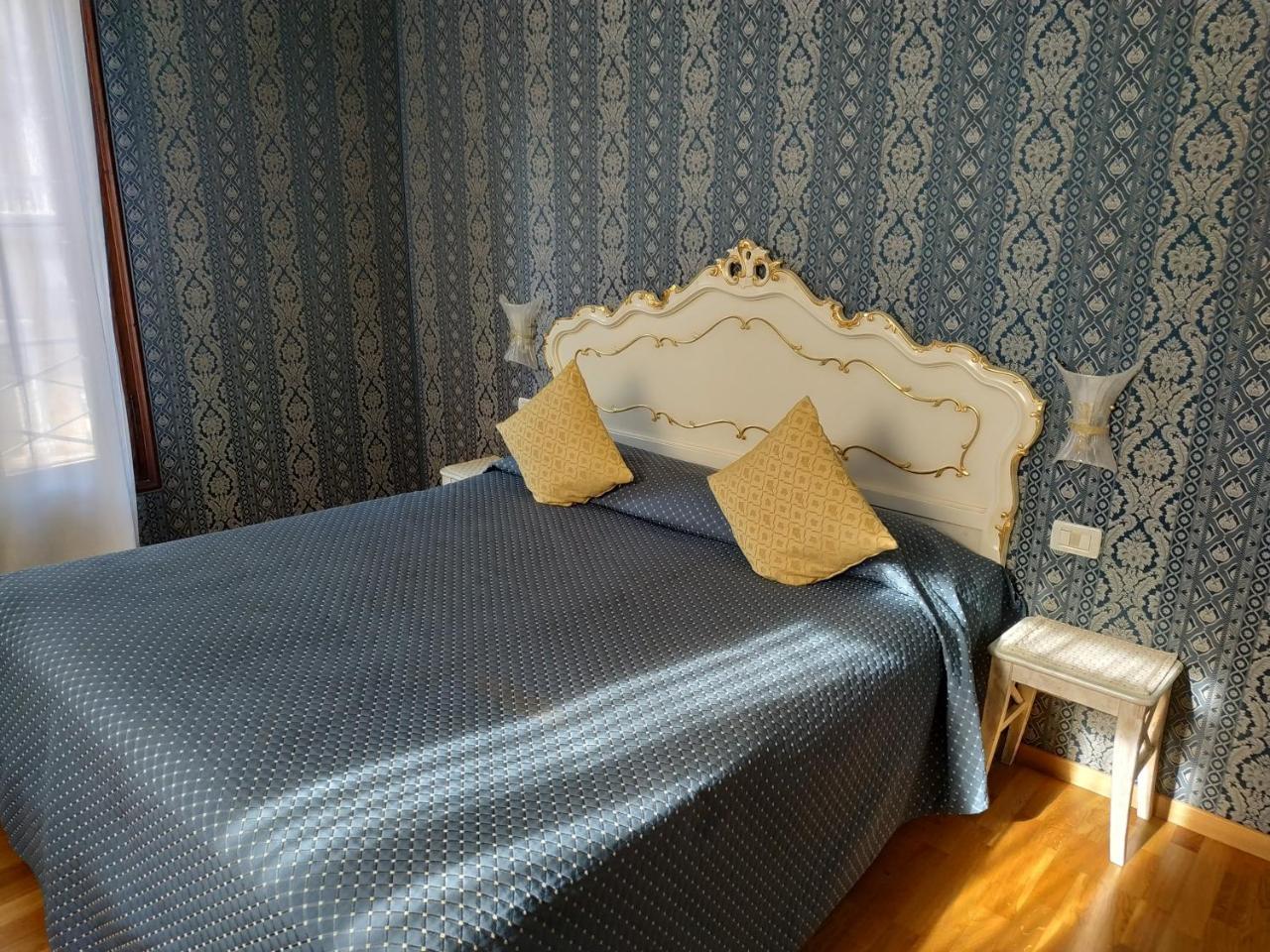 Residenza Nobile - Locazione Turistica Hotel Venesia Bagian luar foto
