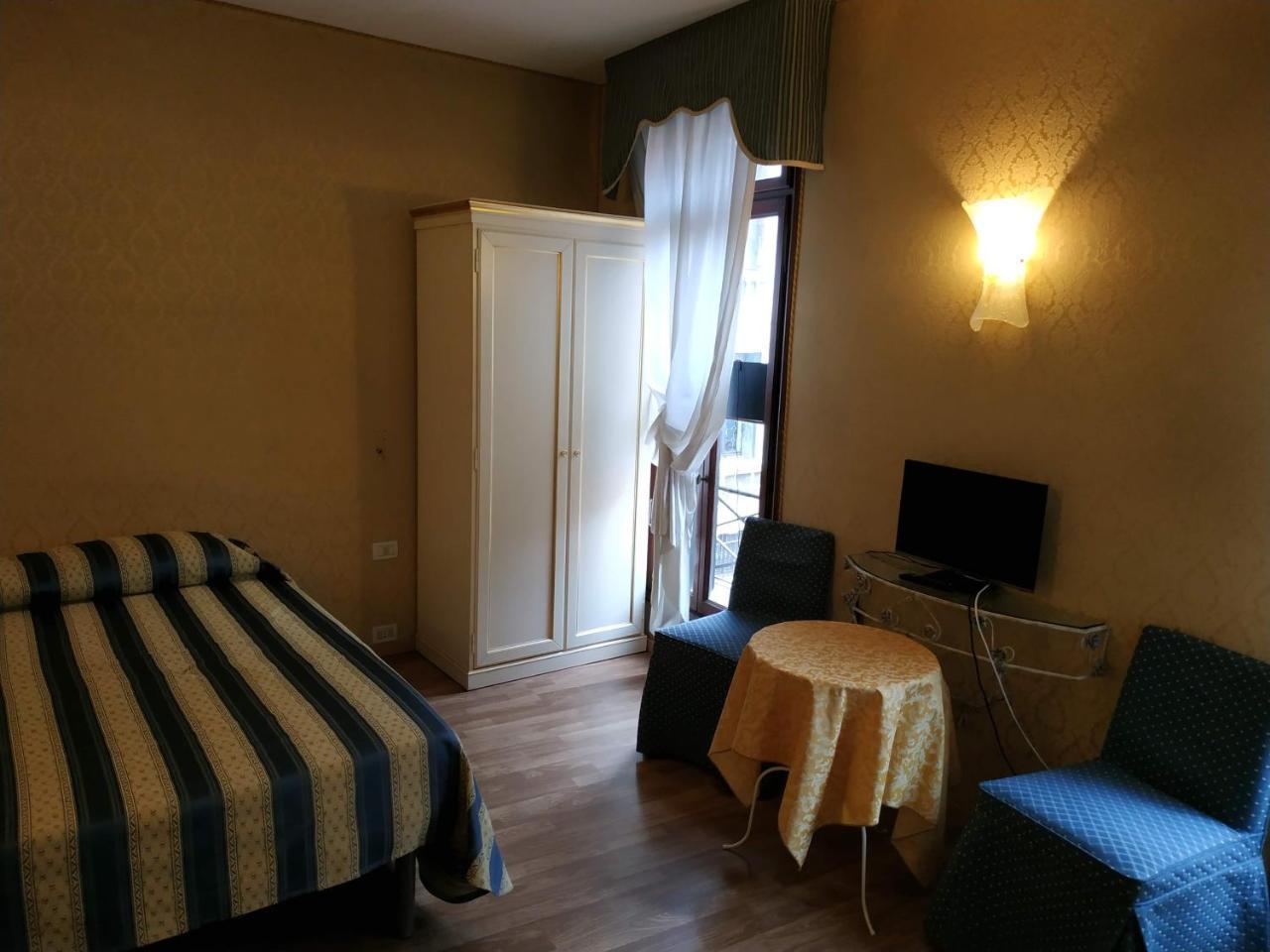 Residenza Nobile - Locazione Turistica Hotel Venesia Bagian luar foto