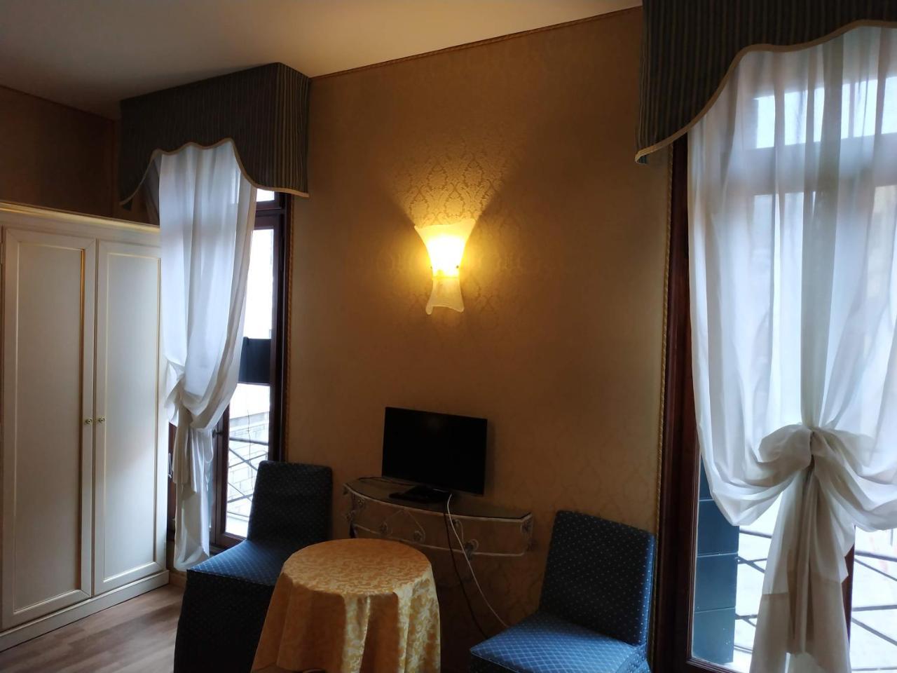 Residenza Nobile - Locazione Turistica Hotel Venesia Bagian luar foto